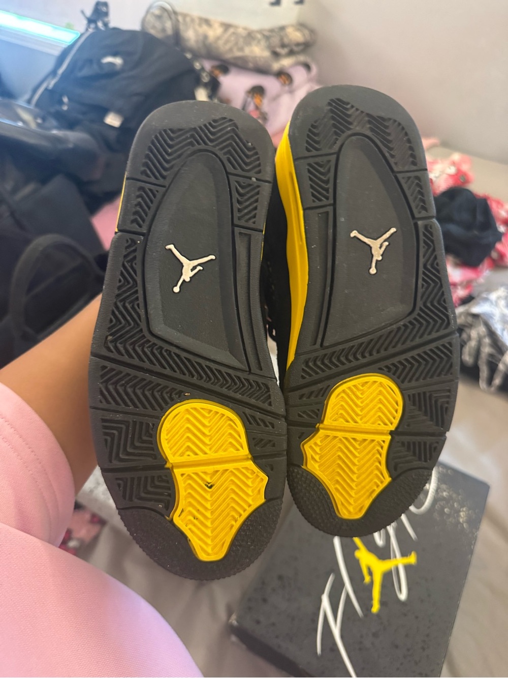 Jordan 4 Thunders - Picture 4 of 4